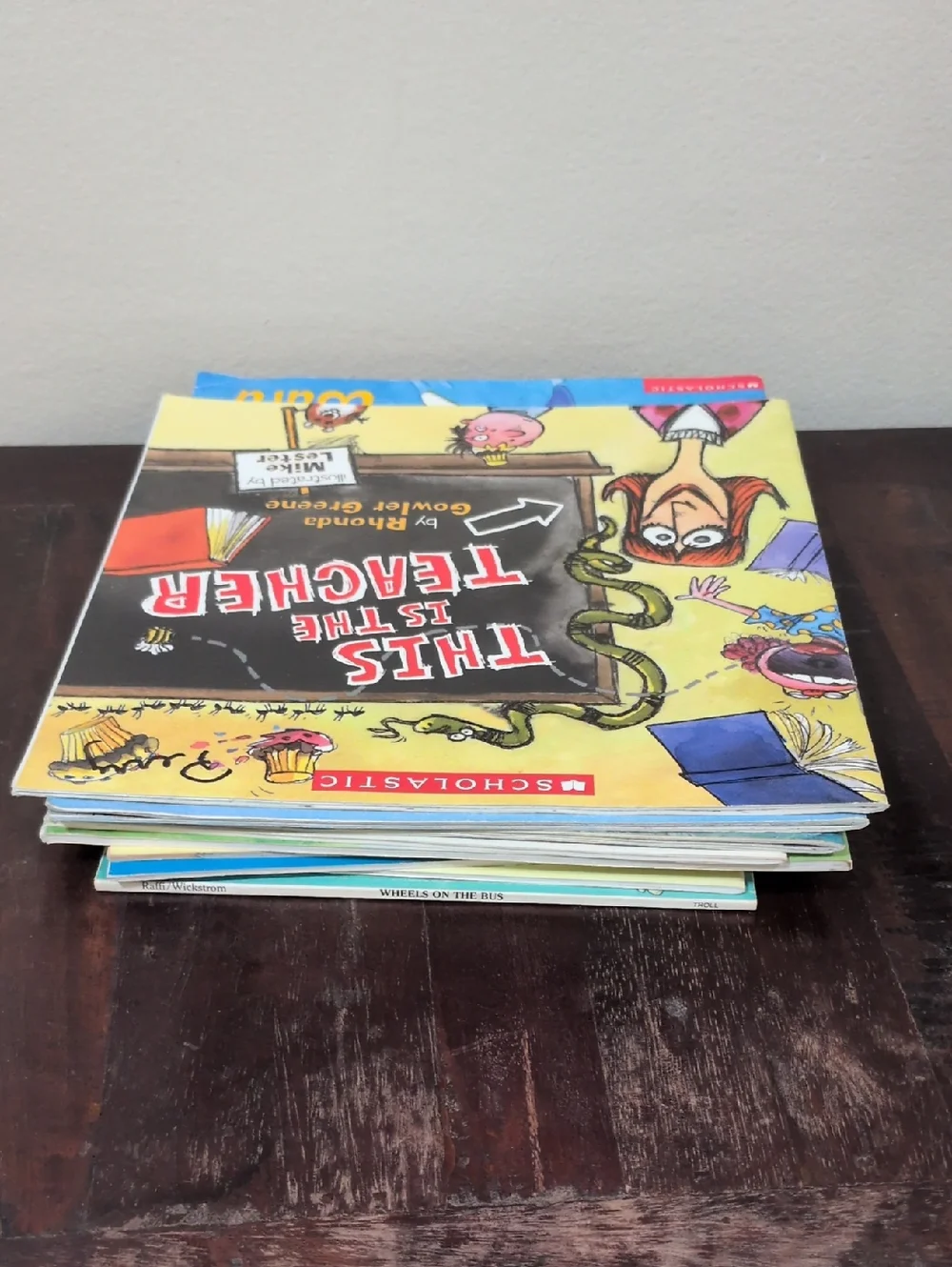 Scholastic Back to School Themed Lot of 9 Children's Fiction Books - Used